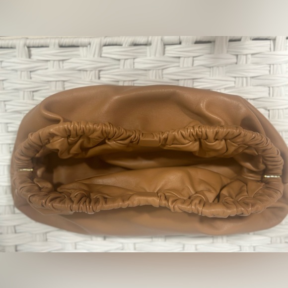Gorgeous! In pristine condition Mansur Gavriel Cloud Clutch Caramel - Picture 3 of 8